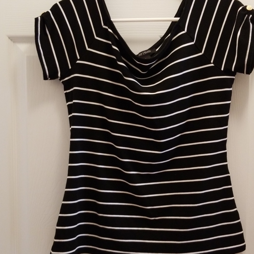 Black and White Top Size Large